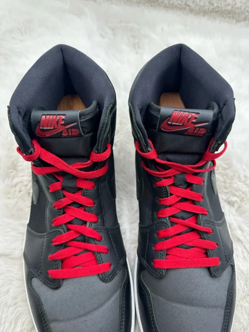 Nike Air Jordan 1 Retro High OG Men’s 13 Black Red Satin High Top‎ Sneakers